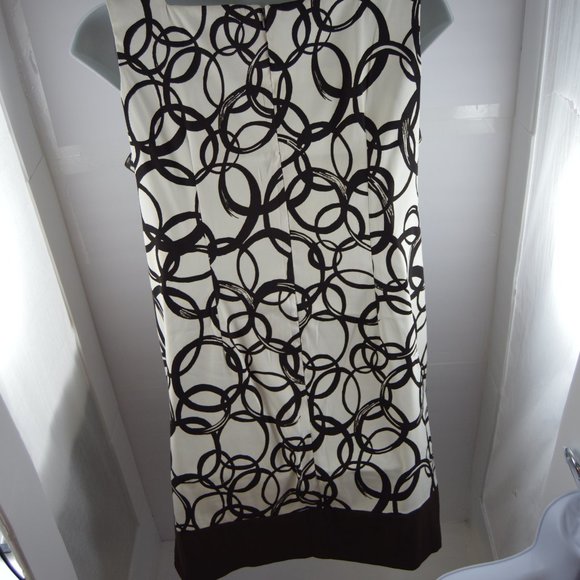 Dress Barn Abstract Circles Dress - Picture 3 of 6